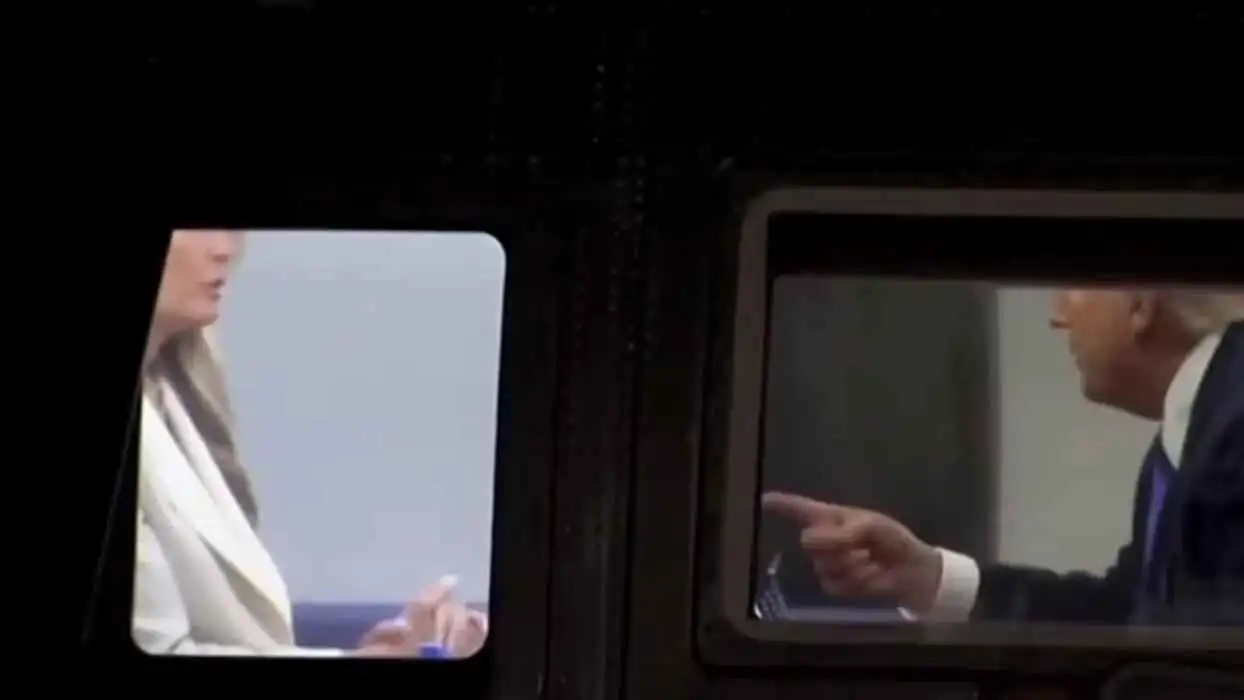 ترامب وميلانيا على متن الطائرة الرئاسية