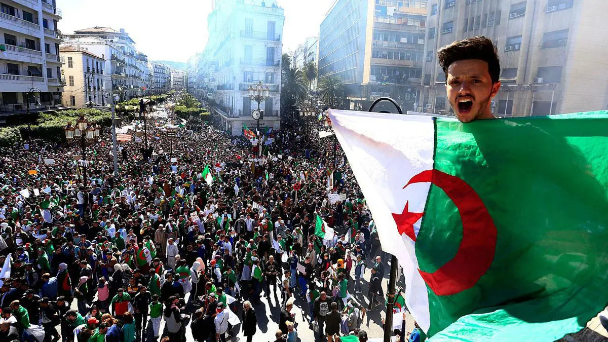 وفاة شاب متأثرًا بجراحه بعد إصابته باحتجاجات الجزائر