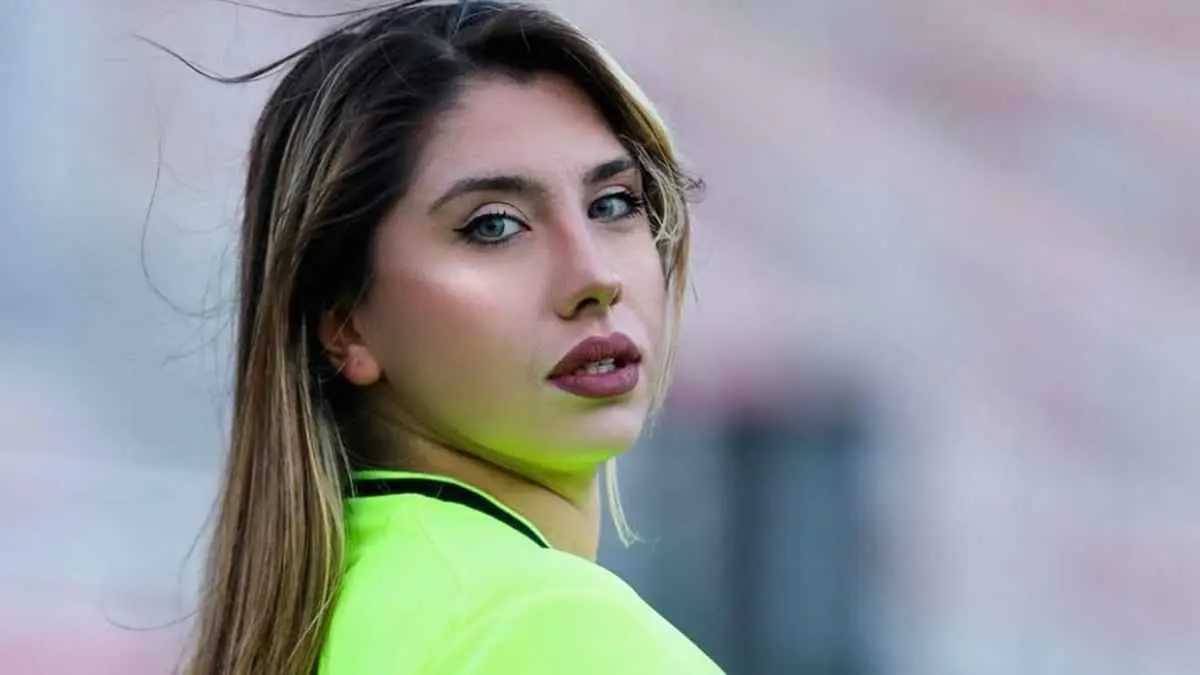 رقصت فرحا.. استقبال مثير لحكمة تركية بعد فضيحة جنسية مدوية (فيديو)