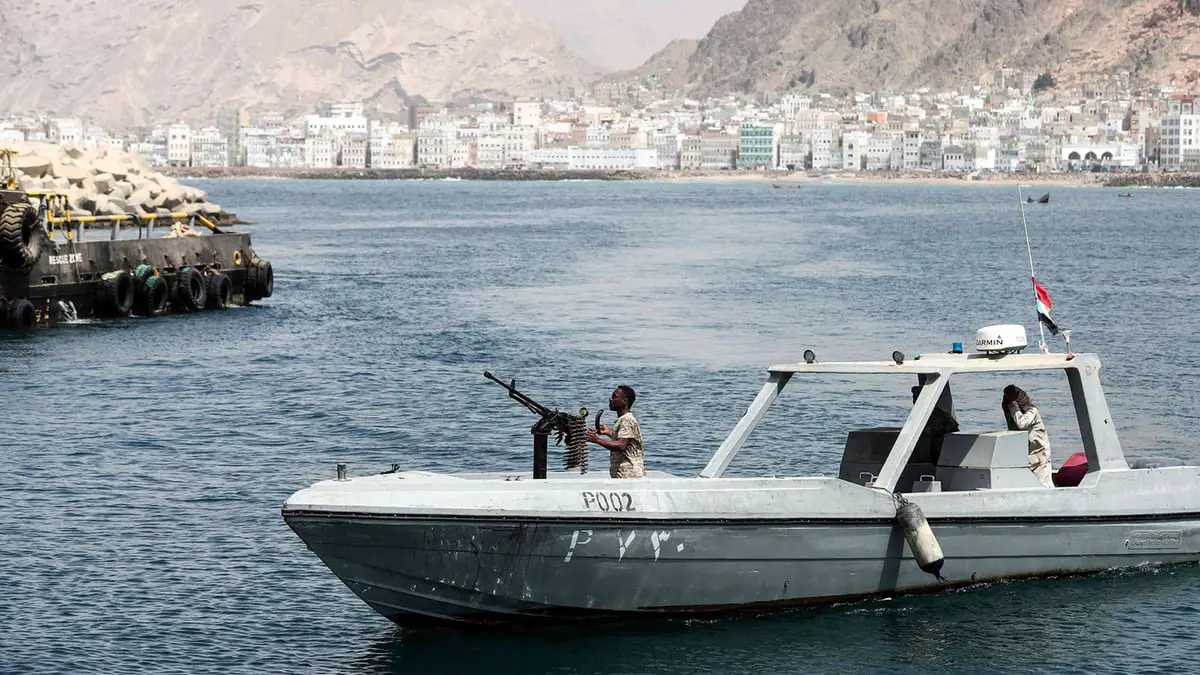 التحالف يعلن تدمير زورقين حوثيين مفخخين وإحباط هجوم جنوب البحر الأحمر
