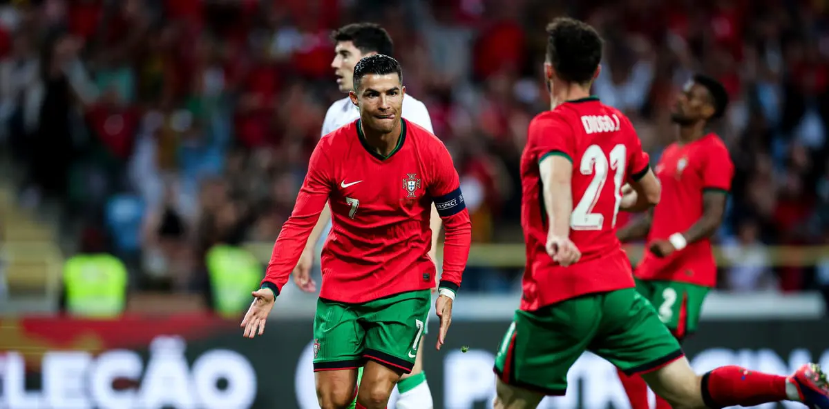 مدرب البرتغال يدافع بقوة عن كريستيانو رونالدو (فيديو)