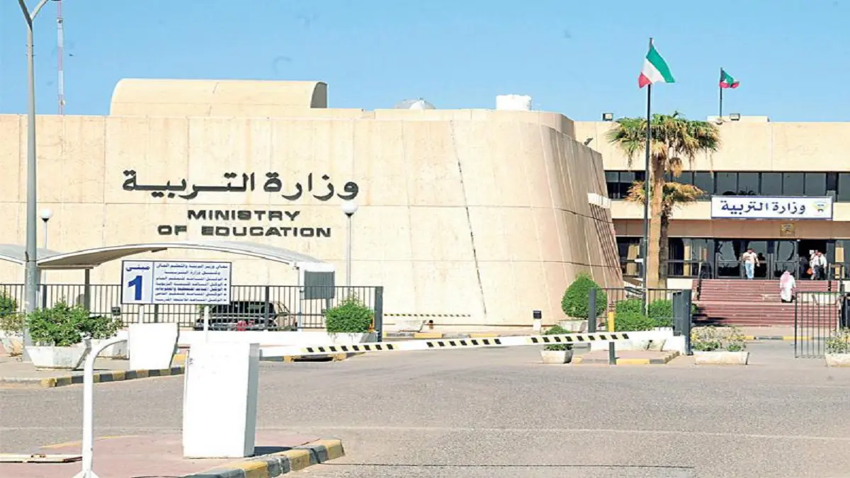 فتح تحقيق في اعتداء معلم على طالب بالكويت (فيديو)