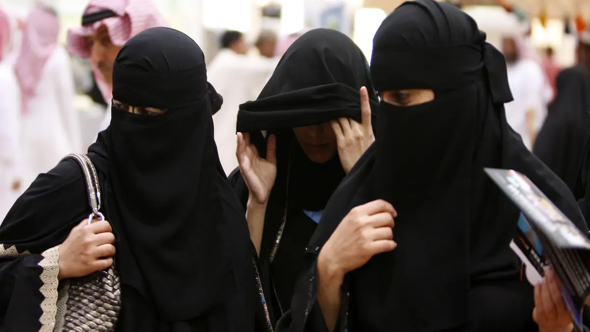 الشريان يفتح قضية المعنفات السعوديات (فيديو)