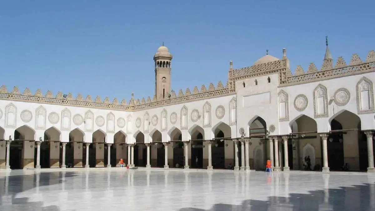 كيف علق الأزهر على حادثة حرق مصحف خلال مظاهرة في السويد (صورة)