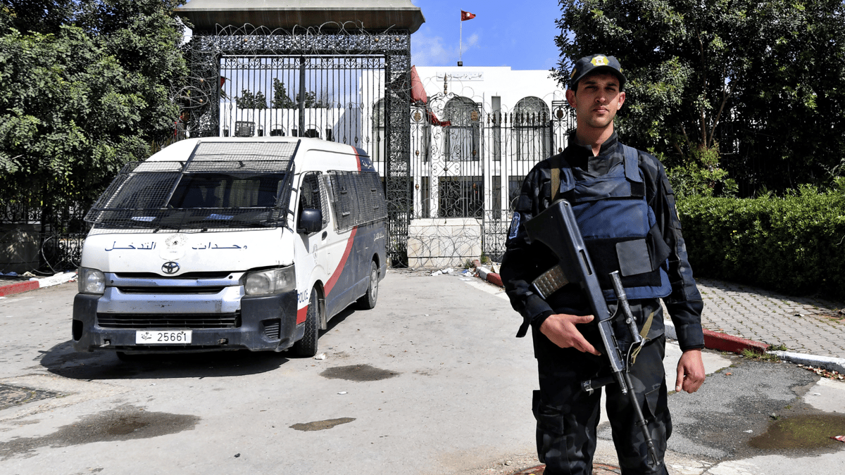 تونس.. القبض على "فتاة تكفيرية" محكومة بالسجن 48 سنة
