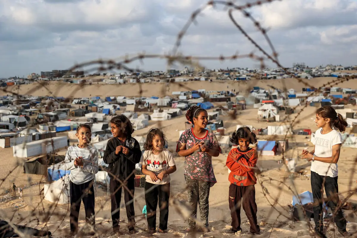 "صانع ابتسامة غزة" يشعل مواقع التواصل.. ما قصته؟ (فيديو)