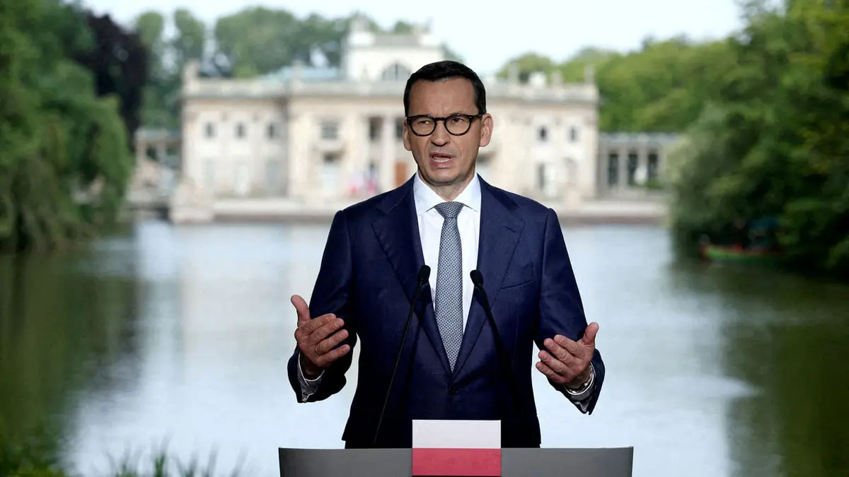 رئيس وزراء بولندا يُطالب زيلينسكي بعدم "إهانة" البولنديين مجددًا