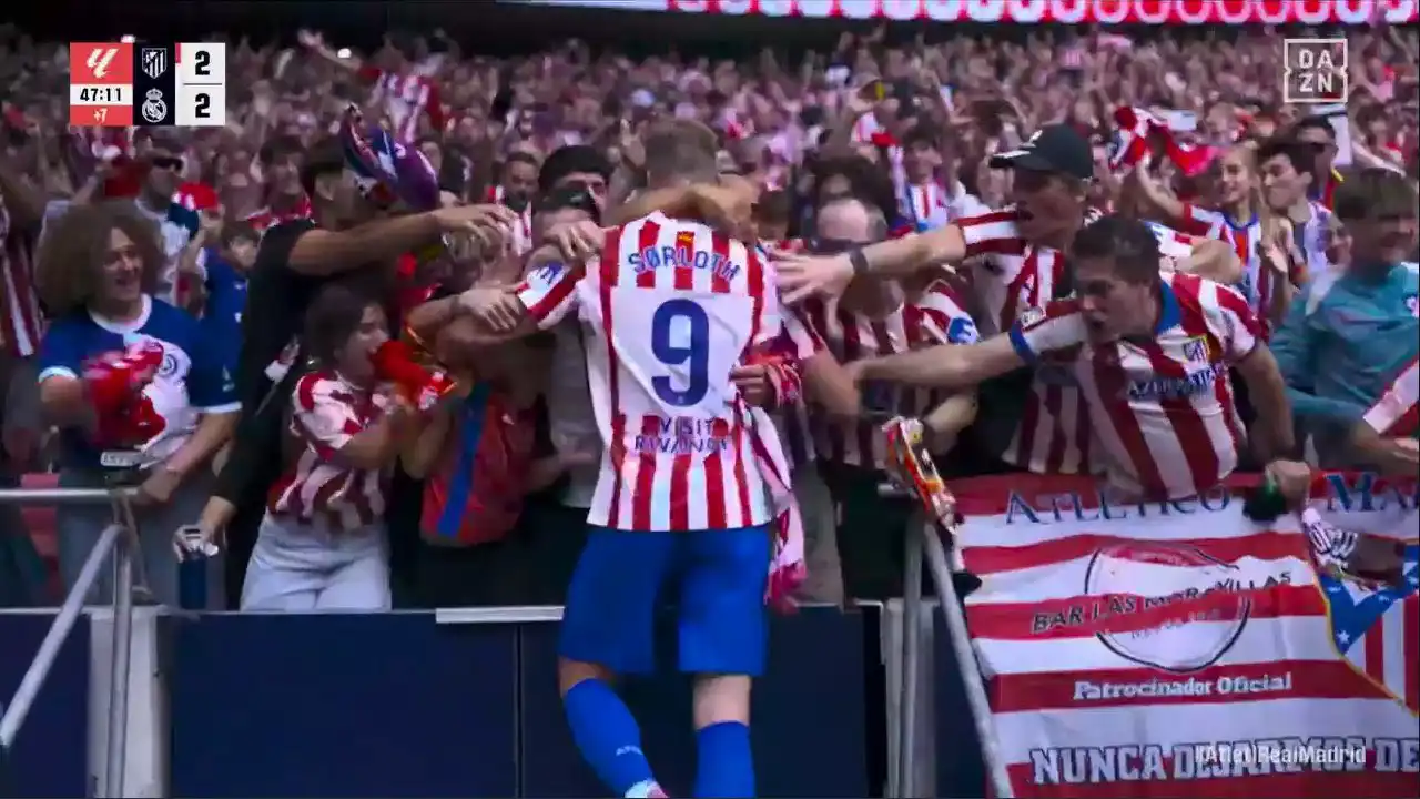 احتفال ألكسندر سورلوث لاعب أتلتيكو مدريد