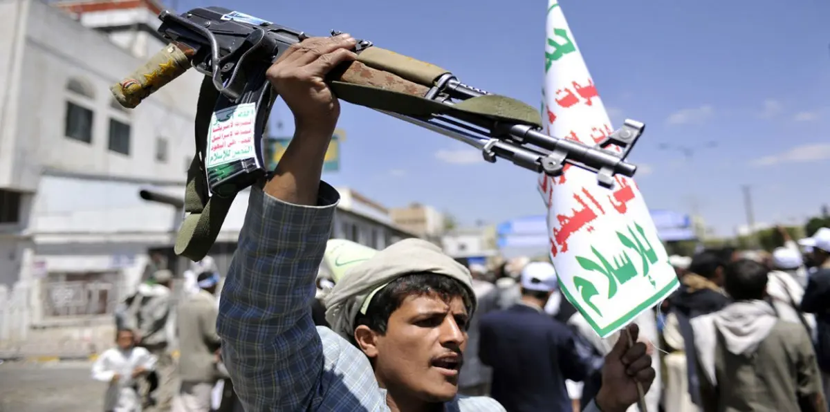 صنعاء.. الحوثيون يفرقون بالرصاص وقفة نسائية أمام منزل صالح في ذكرى ميلاده(صور وفيديو)