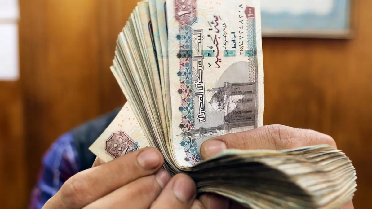 لماذا قفز سعر الدولار بالسوق السوداء في مصر؟