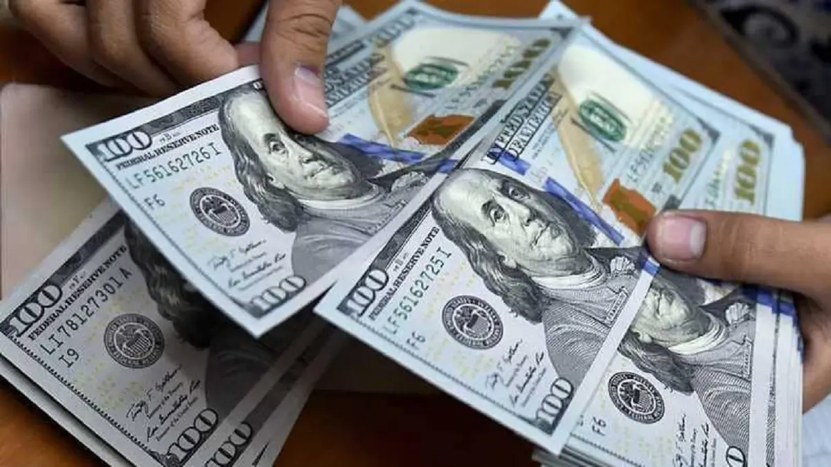 الدولار يهبط لأدنى مستوى في أسبوع