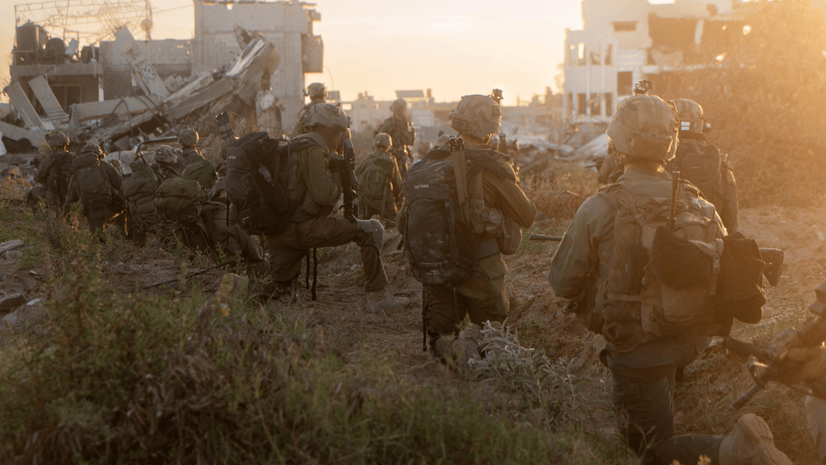 الجيش الإسرائيلي يوسع توغله وسط مدينة رفح
