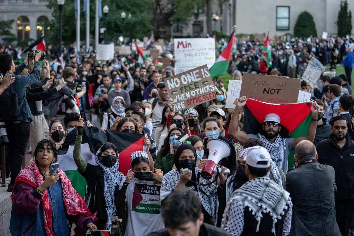 الغارديان: اتهام الطلاب المتظاهرين في أمريكا بدعم الإرهاب "ذريعة للقمع"