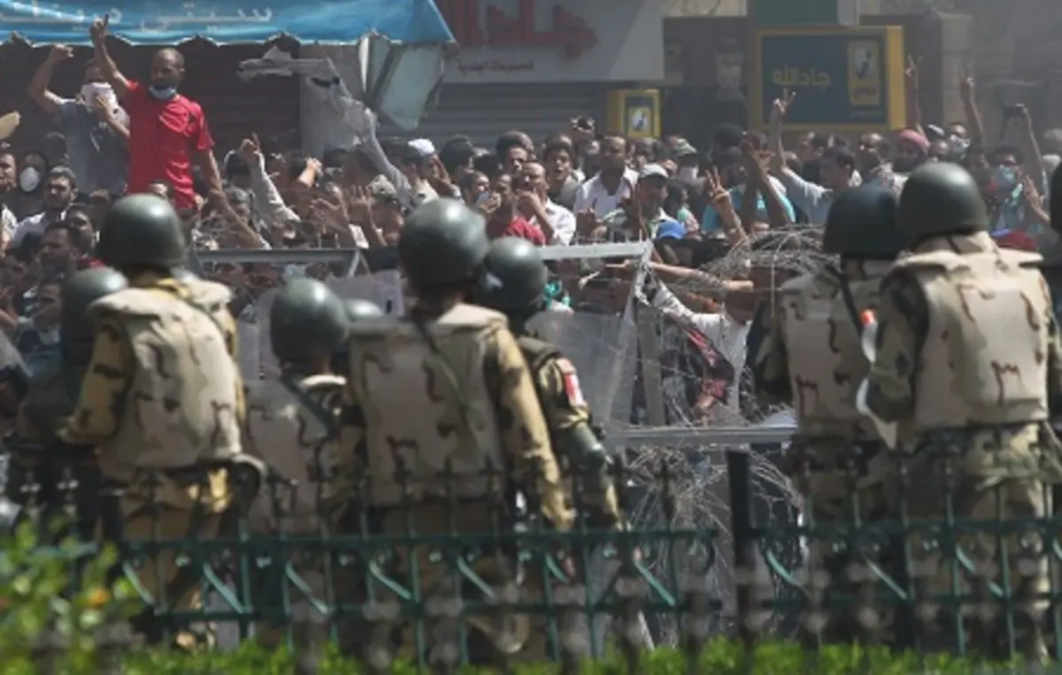 غارديان: مئات القتلى في ميدان "تيانانمين" المصري