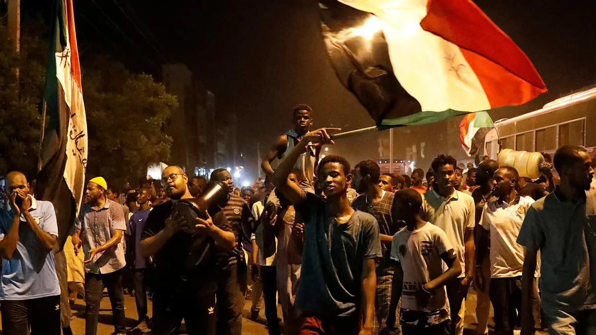 السودان.. احتجاجات ليلية واسعة وإطلاق رصاص في الخرطوم