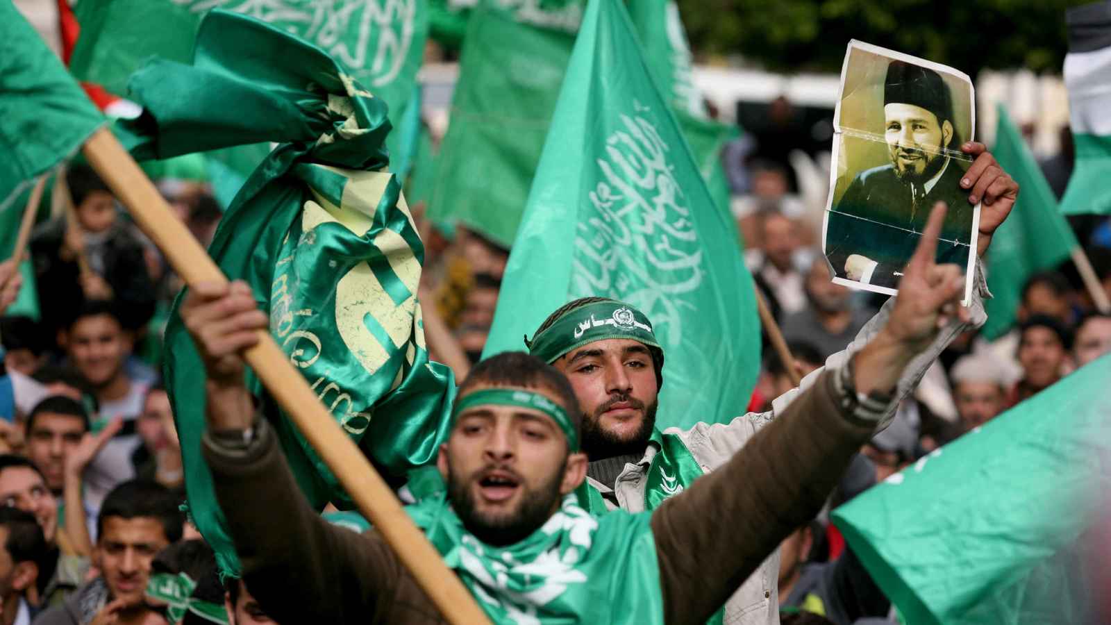 ماذا ينتظر ”الإخوان” في أوروبا بعد ”الحملة الفرنسية”؟ | إرم نيوز