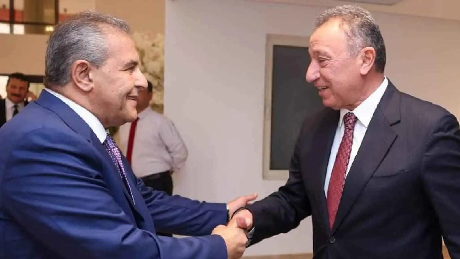 طاهر أبوزيد يرد على أنباء تولّيه رئاسة بيراميدز (فيديو)