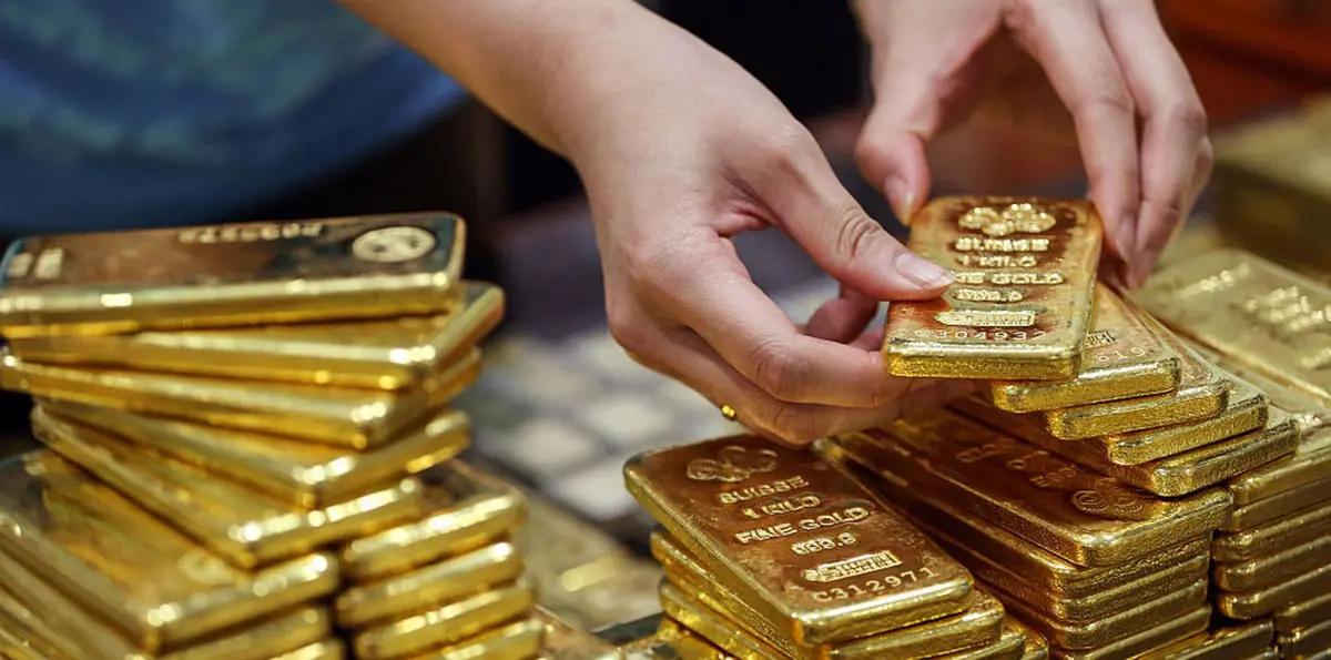 الذهب يهبط بفعل ارتفاع الأسهم والدولار