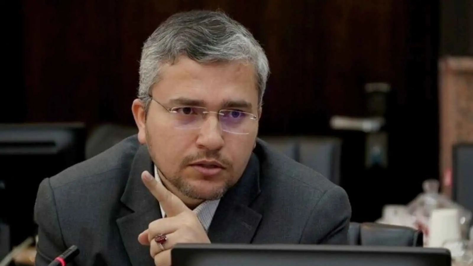 البرلمان الإيراني ينفي أي نوايا لإجراء مفاوضات ثنائية مع واشنطن