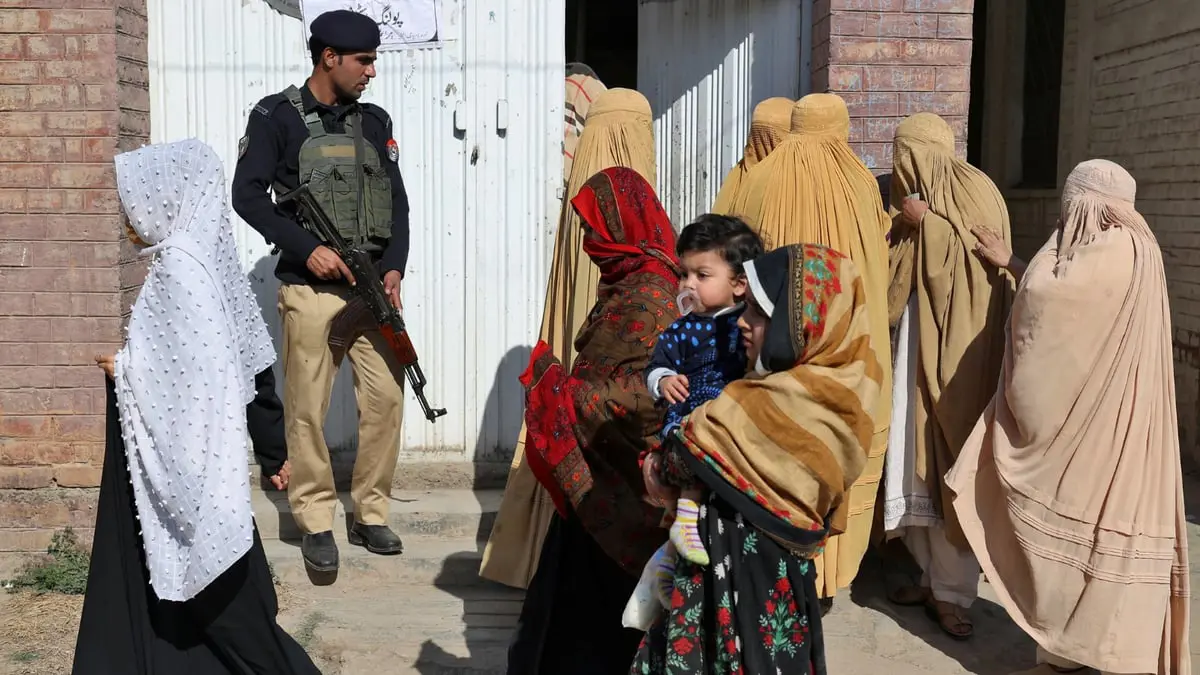 انتخابات باكستان.. قطع الاتصالات وإغلاق الحدود مع بدء التصويت
