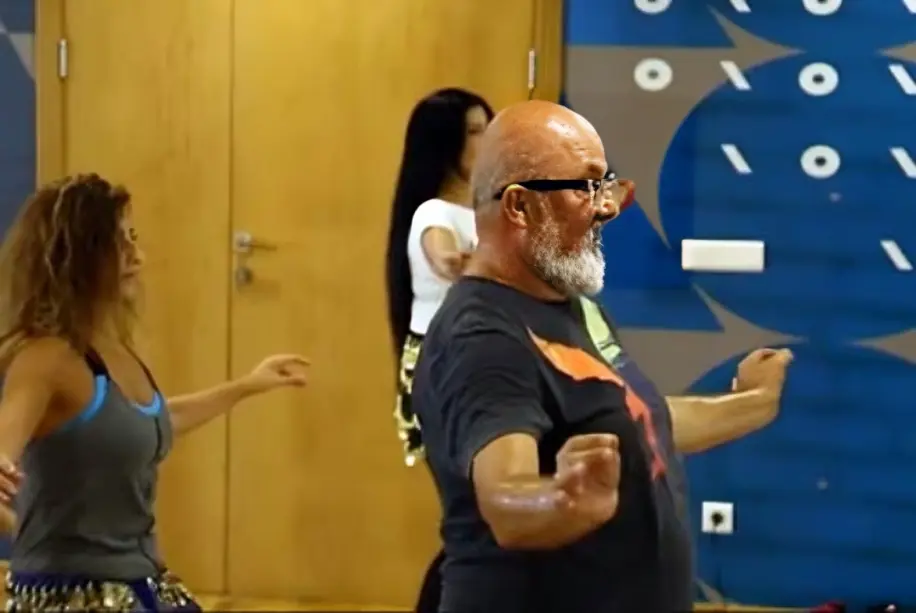 مدرب الرقص بيار حداد خلال حصة تعليم