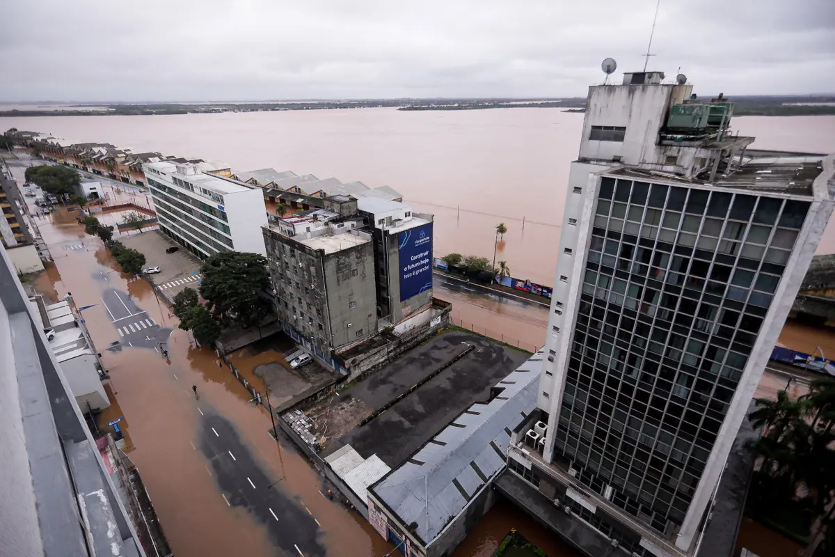 فيضانات البرازيل.. ارتفاع عدد القتلى إلى 136 وعشرات المفقودين