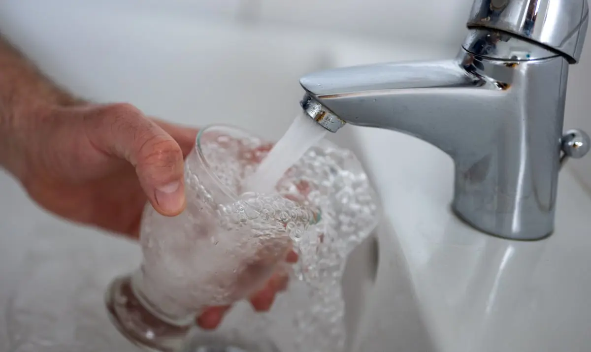 دراسة: تجنب الماء بعد الوجبات لصحة الجهاز الهضمي‎