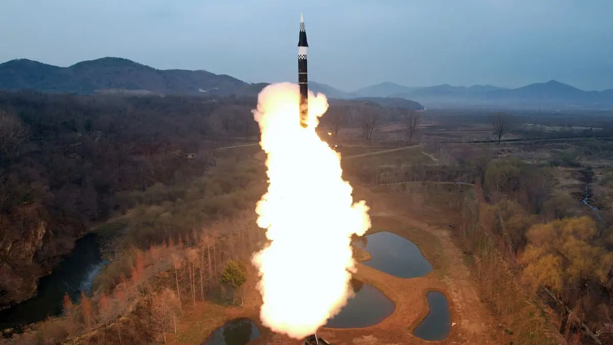 كوريا الشمالية تؤكد نجاح تجربة جديدة لصاروخ متعدد الرؤوس الحربية
