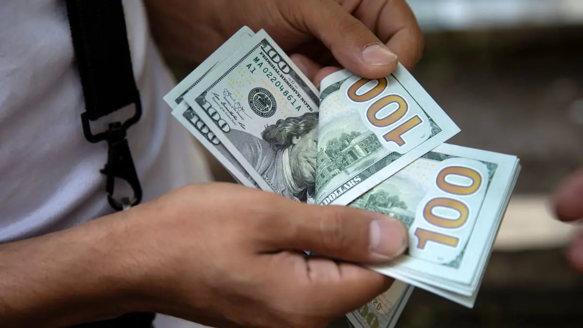 الدولار يصعد بعد اجتماع المركزي الأمريكي