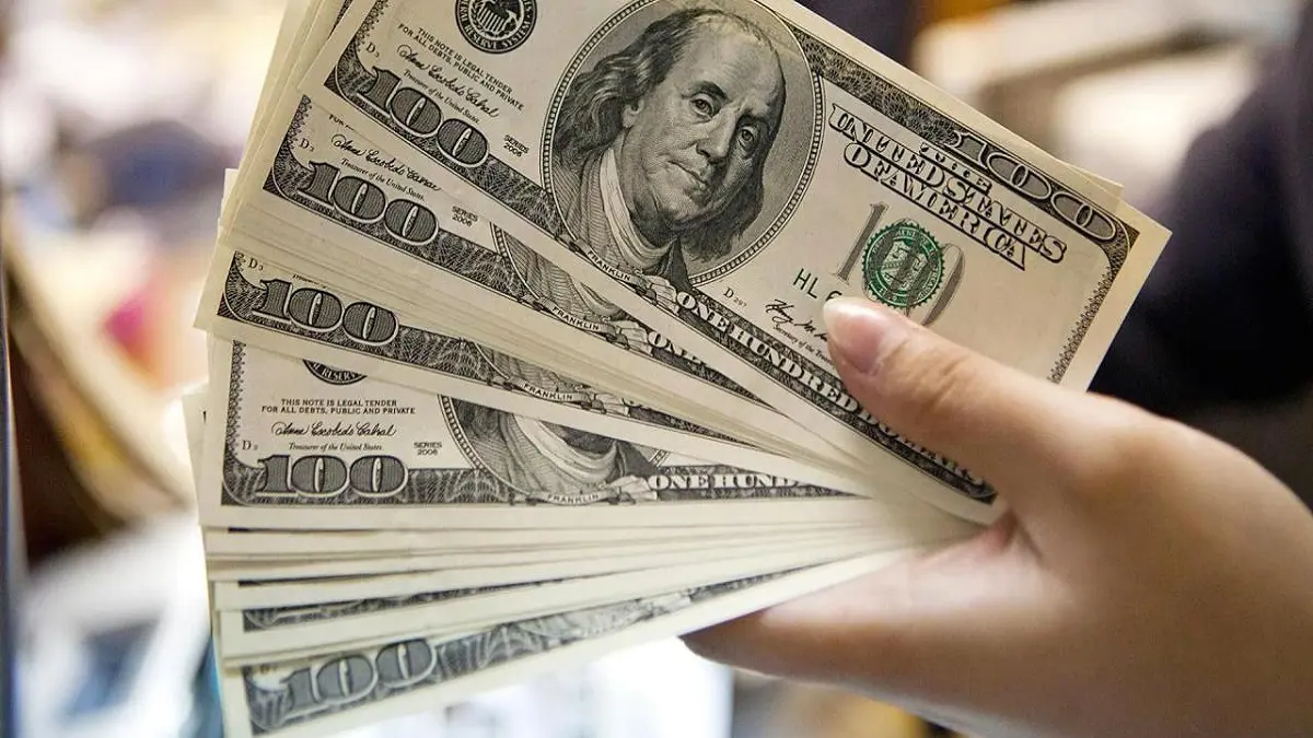 الدولار يتراجع في ظل عقبة تواجه محادثات التجارة بين أمريكا والصين