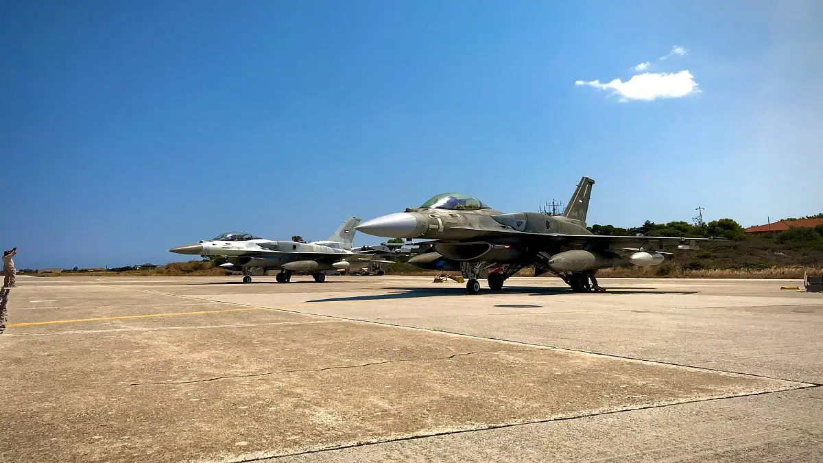 الإمارات تشارك بمقاتلات F16 في تدريبات مشتركة مع اليونان فوق شرق المتوسط (صور)