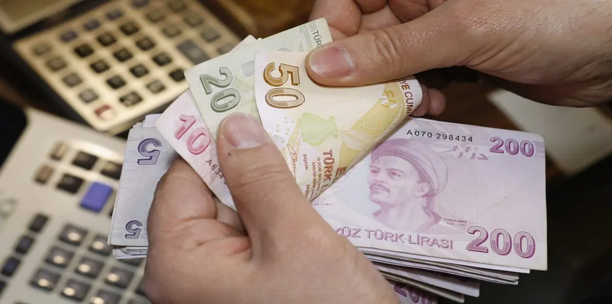 تراجع الليرة يؤثر على المناطق السورية التابعة لأنقرة.. المقاتلون لا يريدون الراوتب بالعملة التركية