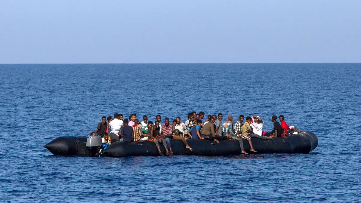 5 قتلى و 16 مفقودًا إثر غرق قارب للمهاجرين قبالة ليبيا