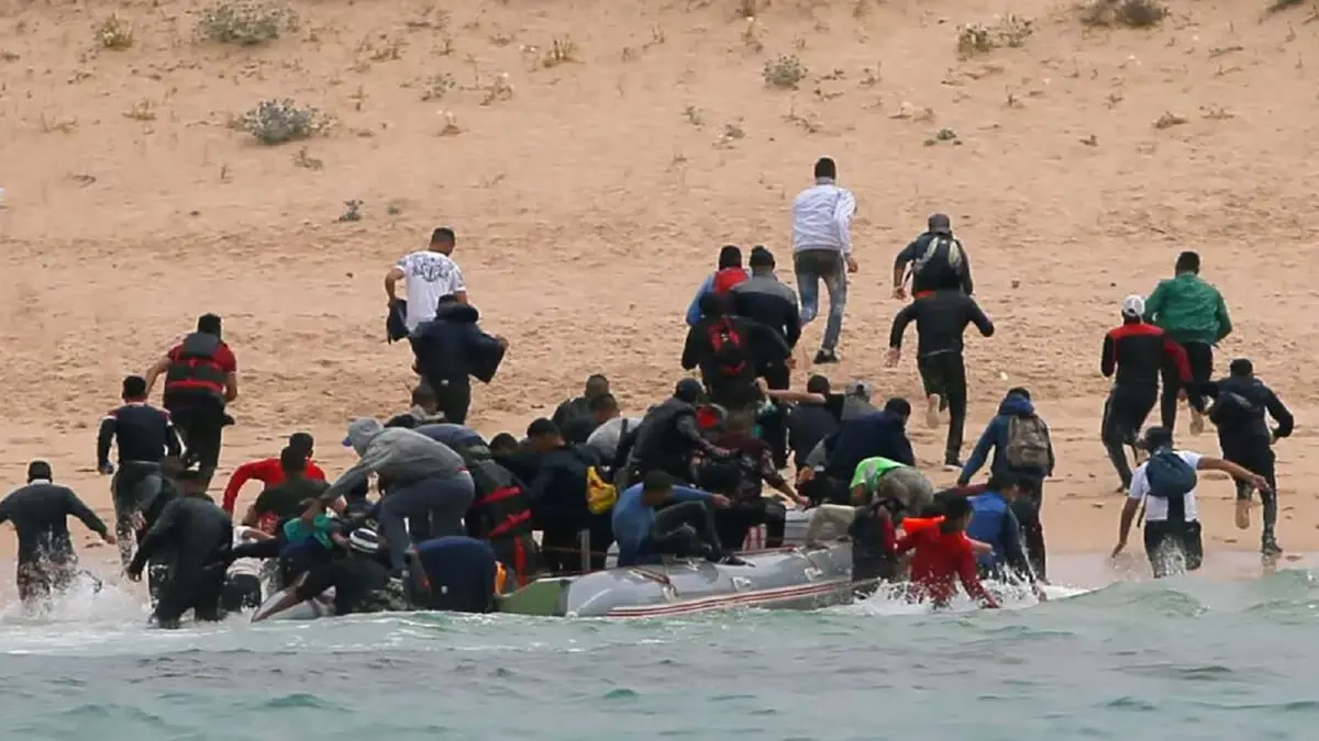 إسبانيا تفكك شبكة دولية لتهريب المهاجرين