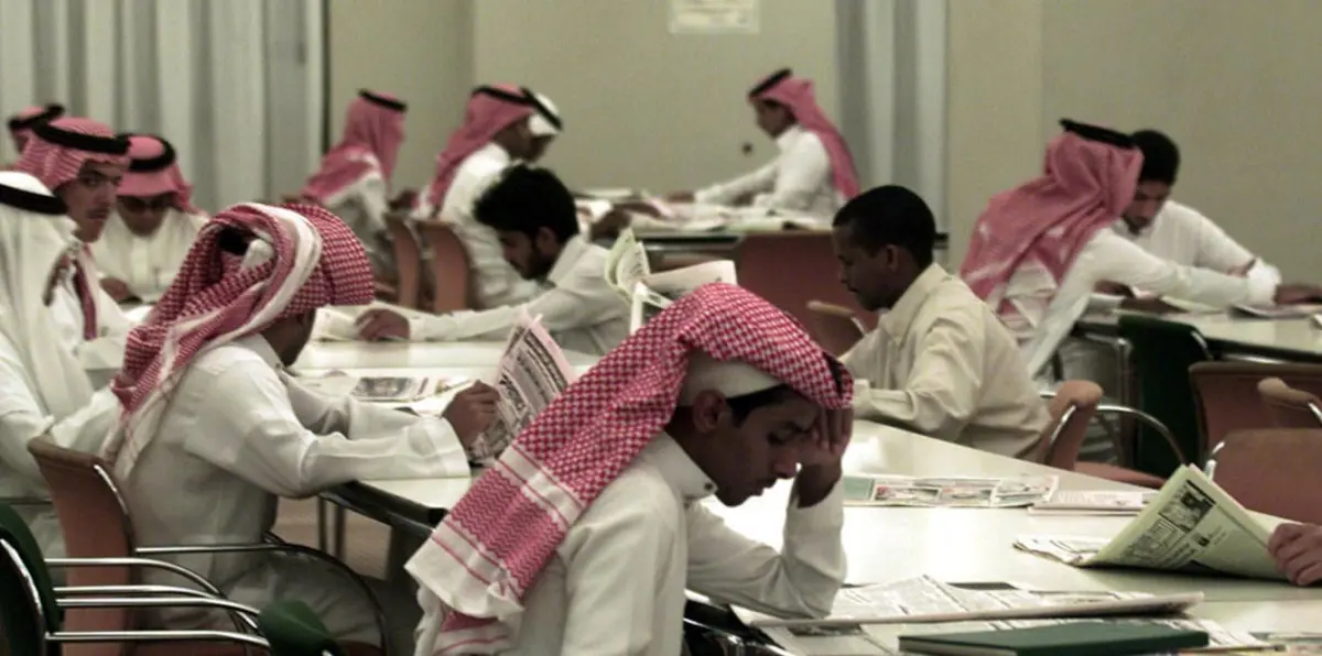 جامعي سعودي يواجه البطالة بأسلوبه الخاص (صور)