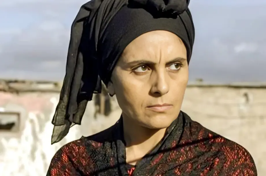 الفنانة المغربية فاطمة عاطف