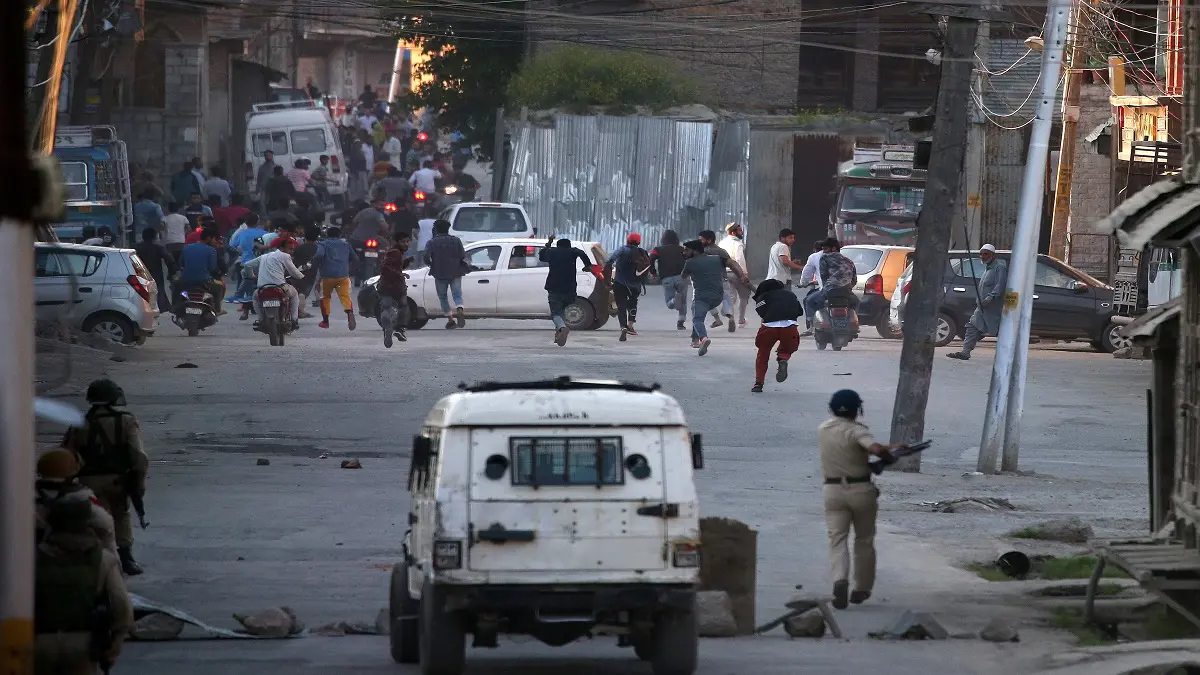 مقتل شخص وإصابة العشرات خلال احتجاجات في كشمير‎