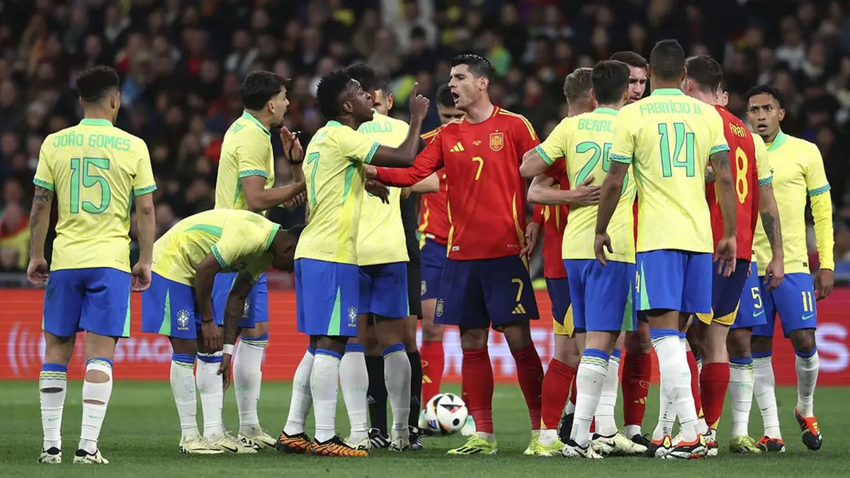 لابورت يسخر من فينيسيوس عقب اشتباكهما في مباراة إسبانيا والبرازيل (فيديو)