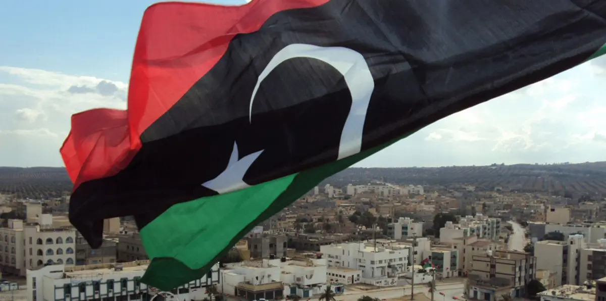 ليبيا.. اندلاع حريق بمحيط السفارة الأمريكية بطرابلس وسط اشتباكات عنيفة