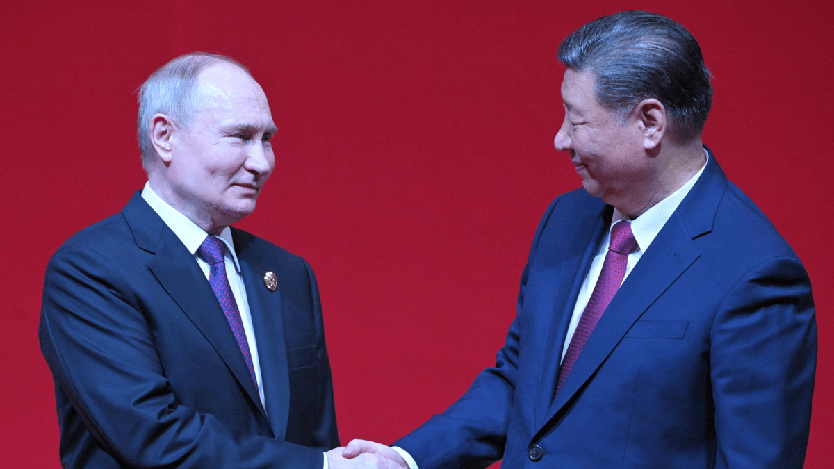 لوموند: شراكة معقدة ومضطربة بين الزعيمين الروسي والصيني