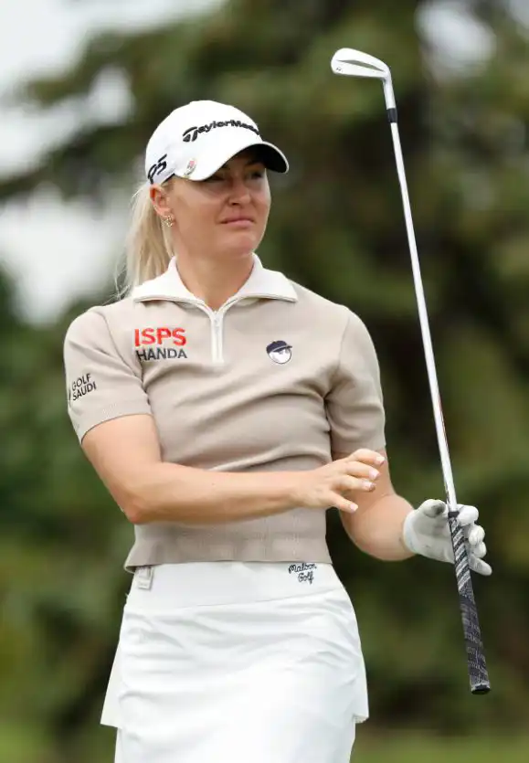 شارلي هول لاعبة الغولف