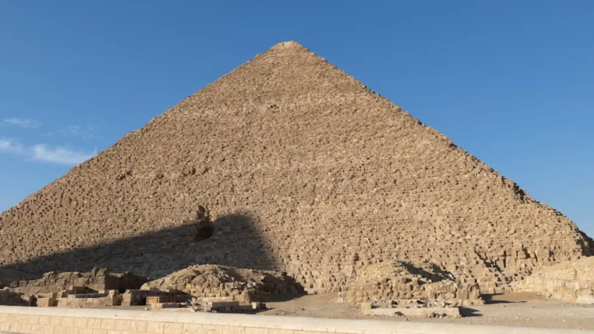 "مشروع القرن".. تفاصيل ترميم "هرم منقرع" في مصر 