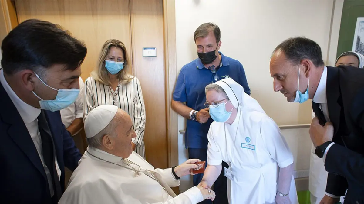 الفاتيكان: البابا فرنسيس سيظل في المستشفى لبضعة أيام