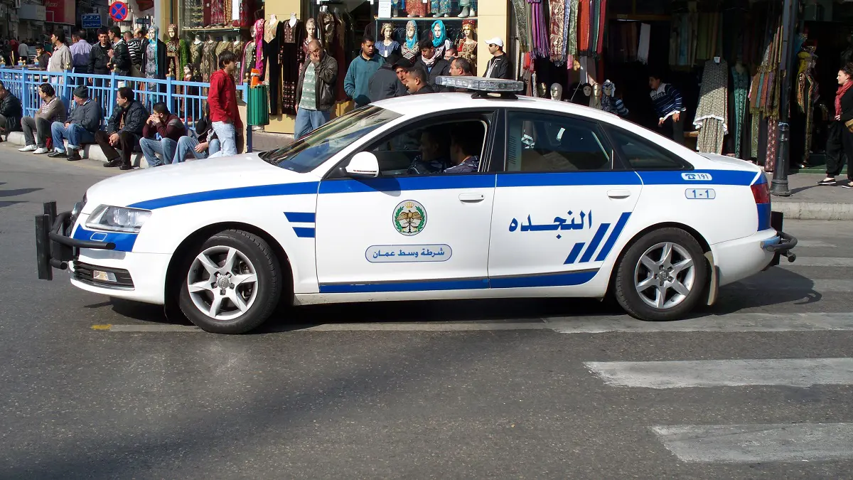 أردني يتحايل على الشرطة للإفلات من المخالفات