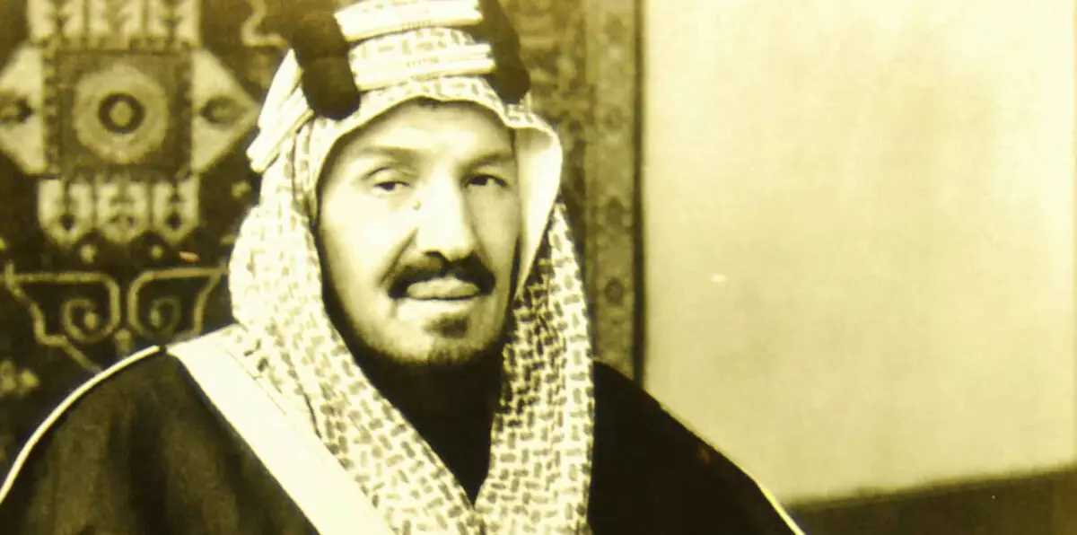 شاهد.. صور نادرة تروي تفاصيل حياة الملك عبدالعزيز مؤسس السعودية