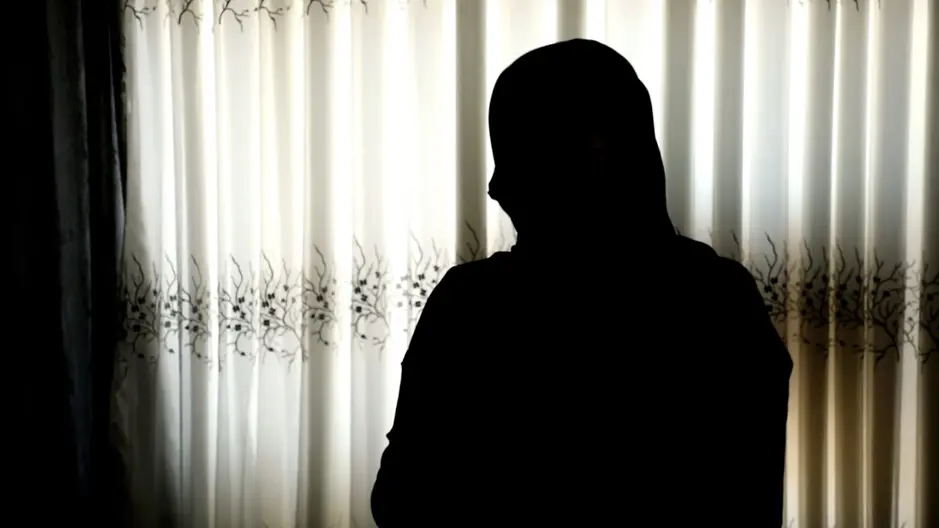 لمياء سيدة عراقية تعرضت للسرقة مبيضيها الأيمن