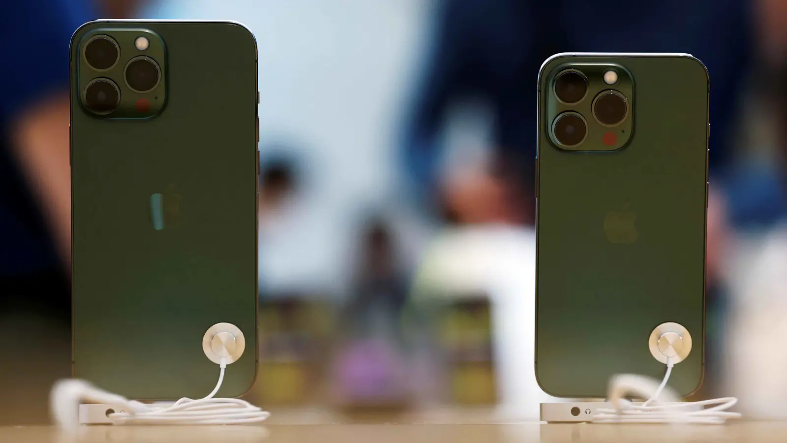 "نحيفان وخفيفان".. مواصفات "iPhone 17 Air" و"Galaxy S25 Slim"