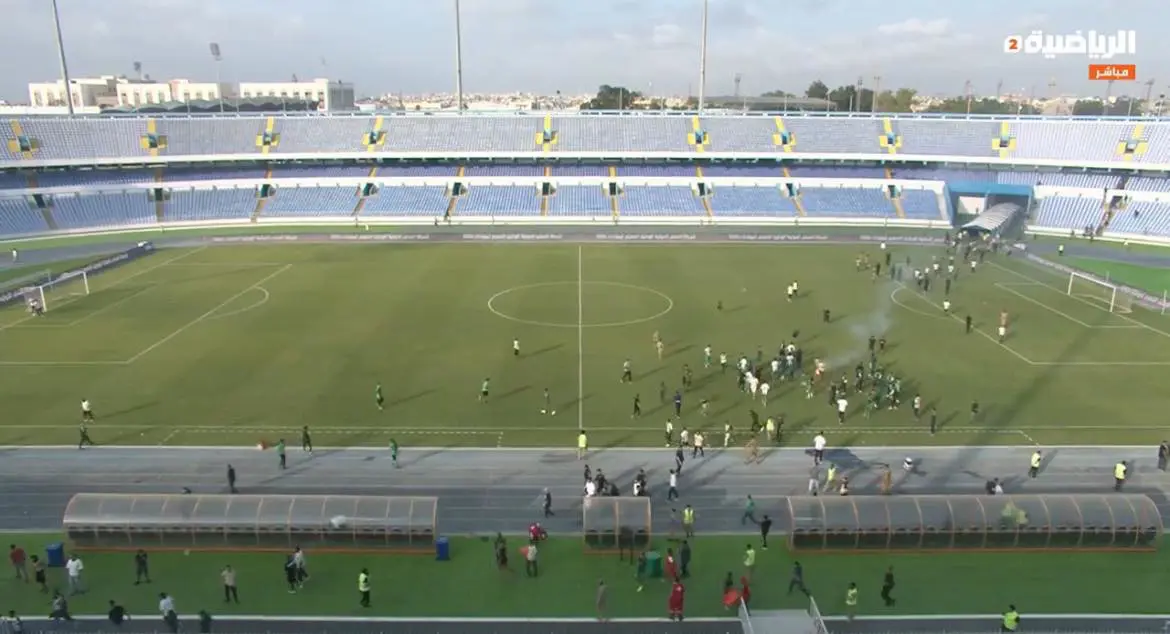 اقتحام مباراة الأهلي والاتحاد طرابلس