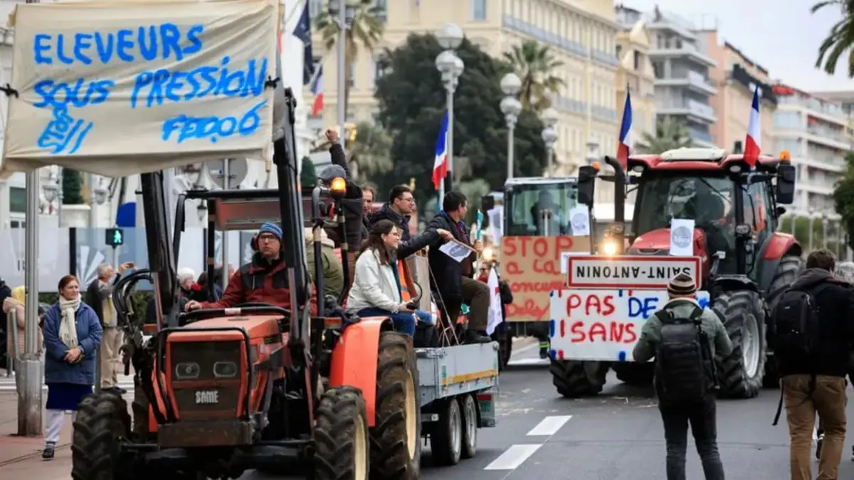 بعد المزارعين.. معلمو فرنسا يخرجون في مظاهرات حاشدة
