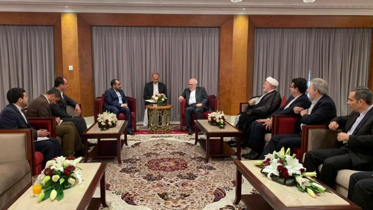 ظريف يلتقي مسؤولا حوثيا في مسقط
